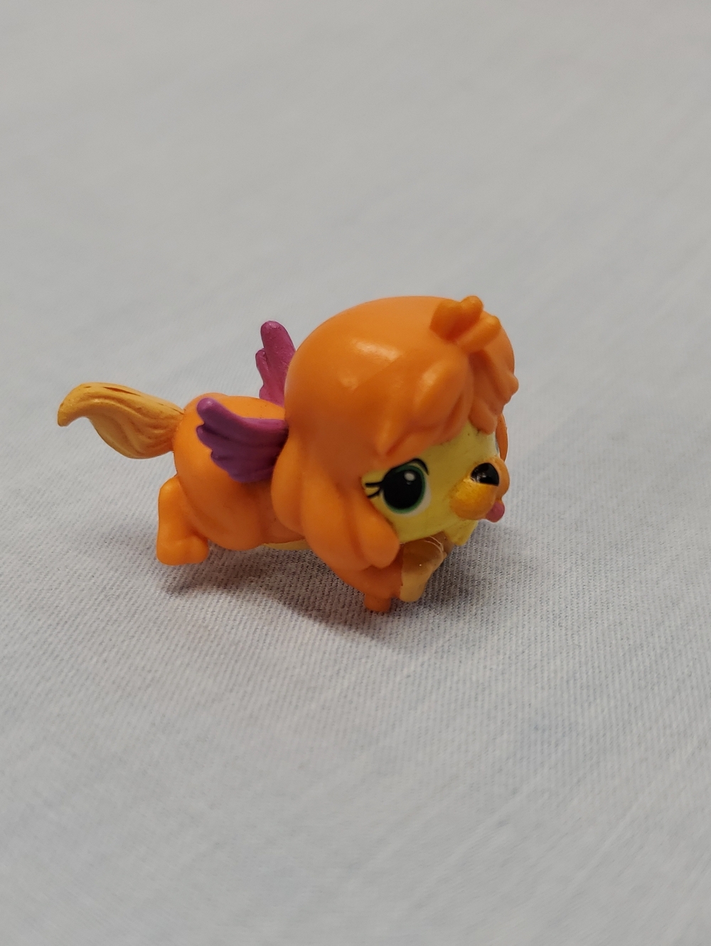 Hatchimals. Orange Winged Pet Figurine Small Collectible